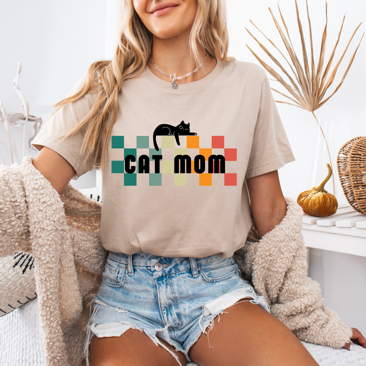 Cat Mom Retro Checkerboard T-Shirt